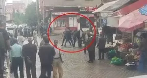 Parktaki tekmeli, yumruklu kavga kamerada