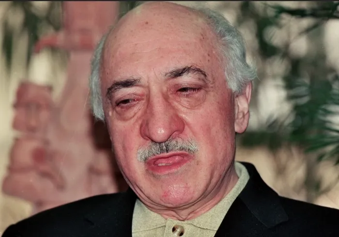 fetonun-sendika-okul-universite-agi-desifre-oldu-devlete-giden-gizli-otoyol-1752496005964.jpg Teröristbaşı Fetullah Gülen (ahaber.com.tr)