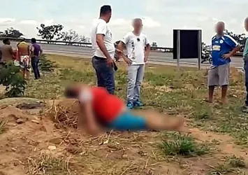 Kadının karnını keserek bebeğini çaldılar