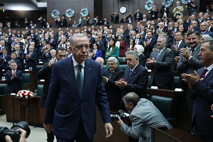 baskan-recep-tayyip-erdogandan-sapasaglam-ayaktayiz-mesaji-burokratik-vesayete-izin-vermeyiz-1715766401904.jpg Başkan Recep Tayyip Erdoğan'dan 'sapasağlam ayaktayız' mesajı: Bürokratik vesayete izin vermeyiz - 6