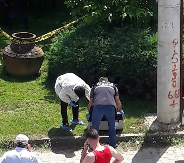 vahseti-kopekler-ortaya-cikardi-cop-poseti-icinde-iki-ceset-bulundu-1625165829188.jpg Vahşeti köpekler ortaya çıkardı! Çöp poşeti içinde iki ceset bulundu - 3