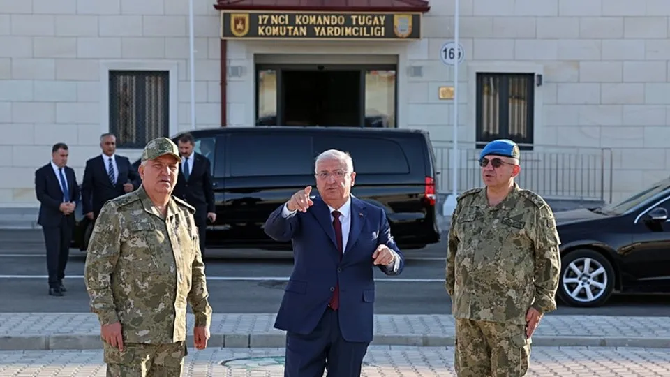 Bakan Güler komando birliğinde!