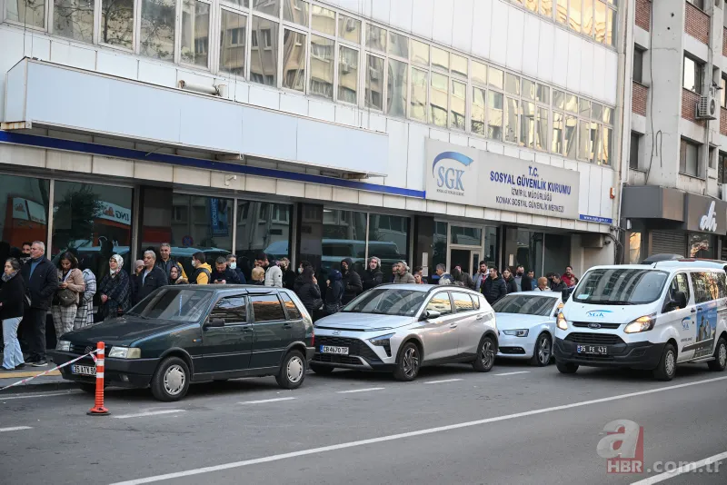 Başkan Erdoğan'ın müjdesi sonrası akın ettiler! SGK'larda EYT yoğunluğu | Milyonların emeklilik sevinci 11