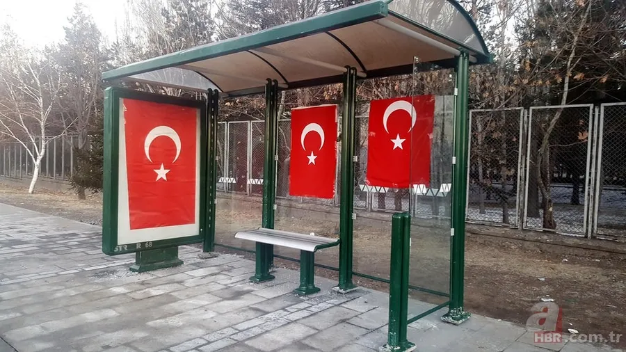 14 askerin şehit olduğu durak Türk bayraklarıyla donatıldı 5