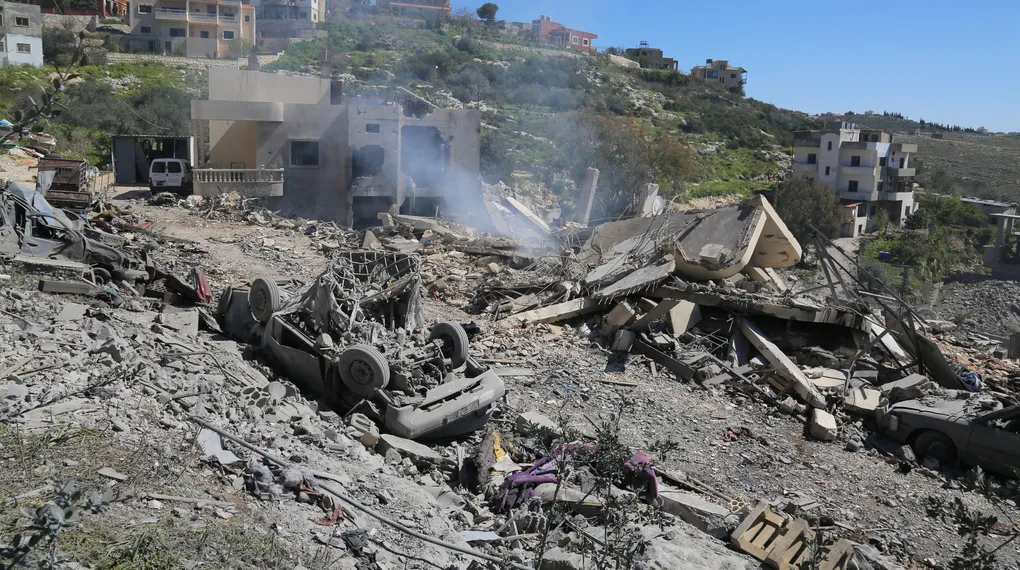 Katil İsrail'den Beyrut'a ağır bombardıman