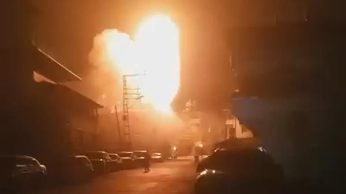 Hatay'da elektrik trafosu patladı! Alevler geceyi aydınlattı