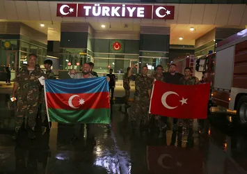 Azerbaycan'dan 2. yangın söndürme ekibi geldi