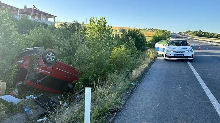 1719207425873.jpeg Sivas'ta kontrolden çıkan araç şarampole uçtu takla attı: 1'i ağır, 6 yaralı - 1