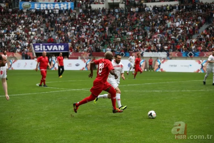 Başkan Erdoğan ünlüler karması maçını başlattı 22