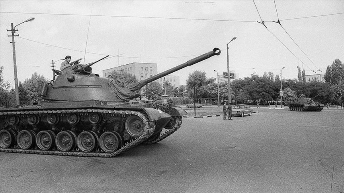 Demokrasi tarihinin kara günü 12 Eylül! Üzerinden 44 yıl geçti