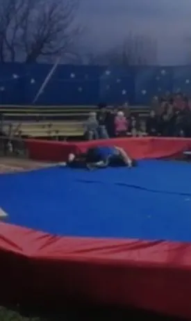 Dev piton gösteri yapan adamı seyircilerin gözü önünde boğdu! O anlar böyle görüntülendi 24