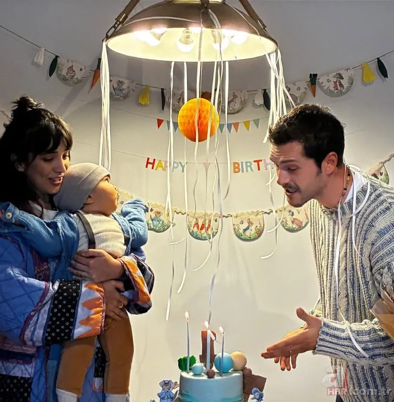 Mutluluğun en doğal hali! Alperen Duymaz’dan eşi ve oğluyla iç ısıtan paylaşım 2