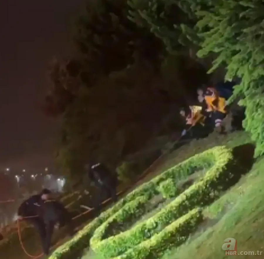 İstanbul’da beklenen yağış başladı! Şimşekler geceyi aydınlattı 11