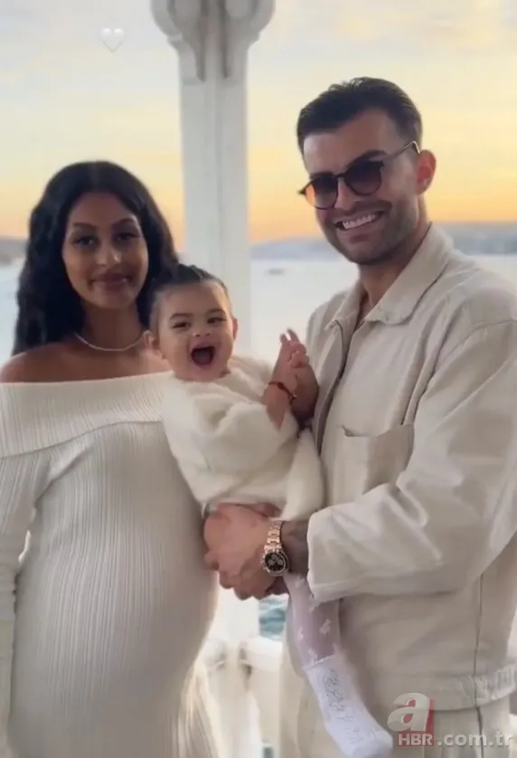 Galatasaray'ın yıldızı Yunus Akgün ellerinde çiçekle! Tuğçe Alaca ile en mutlu günü | İşte nişandan ilk kareler 16