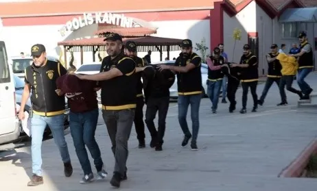 adanada-jiletli-iskence-dovduler-soydular-en-sonunda-da-yuzunu-jiletle-kestiler-1667030264150.jpg Adana’da jiletli işkence! Dövdüler, soydular, en sonunda da yüzünü jiletle kestiler! - 4