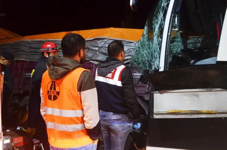 Amasya’da dehşet veren kaza! Yolcu otobüsü ve TIR çarpıştı