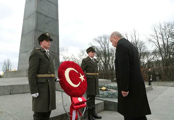 Son dakika: Başkan Erdoğan, Vladimir Zelenskiy tarafından resmi törenle karşılandı - 6