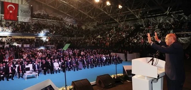 Başkan Erdoğan İngilizce öğretmeni ile anısını anlattı! Salonda alkış tufanı koptu: Bizim nereye varacağımızın farkında değildi