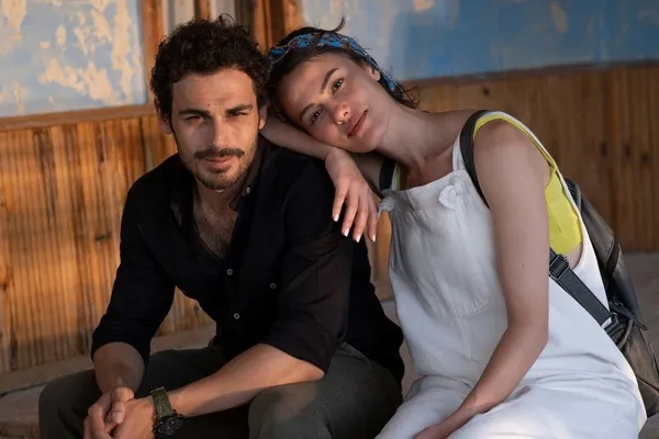 Gül Masalı’nın yıldızları Gülper Özdemir ve Erdem Kaynarca yılın çifti oldu