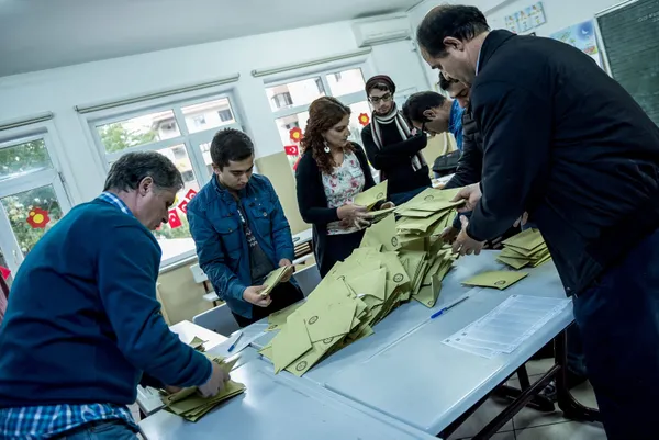 Yeni seçim Kanunu düzenlemesi komisyonda kabul edildi! Yasa teklifi neler getiriyor?