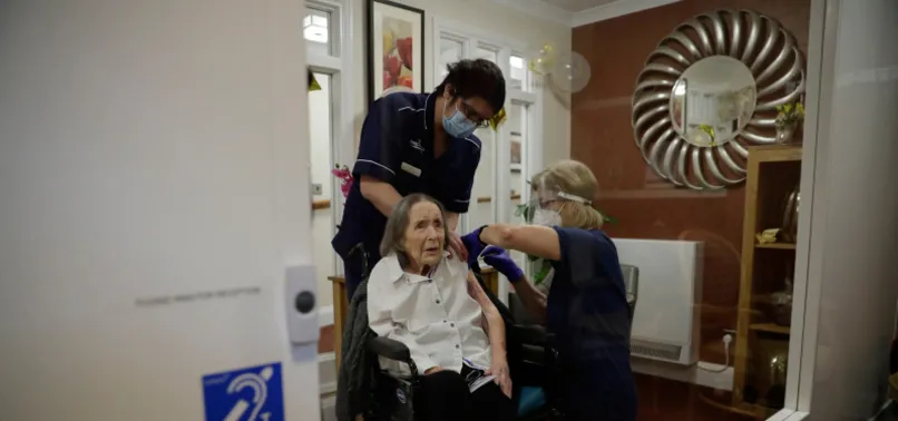 Hastanelerde yer kalmadı sağlık sistemi çöktü! İngiltere hastaları otele yerleştirmeye başladı