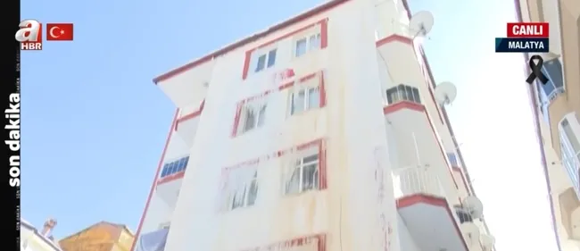 Deprem bölgesinde dondurucu soğuk! Bina buz sarkıtları ile kaplandı