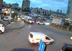 Başakşehir'de ambulansa yol vermeyen magandaya rekor ceza! Araç ve ehliyet gitti