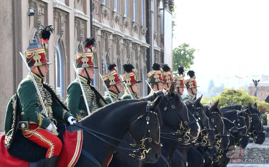 Başkan Erdoğan Janos Ader tarafından resmi törenle karşılandı 14
