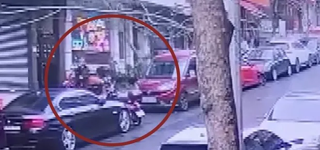 Bayrampaşa'da akılalmaz olay! Kaldırımda yürürken kafasına elektrik direği düştü