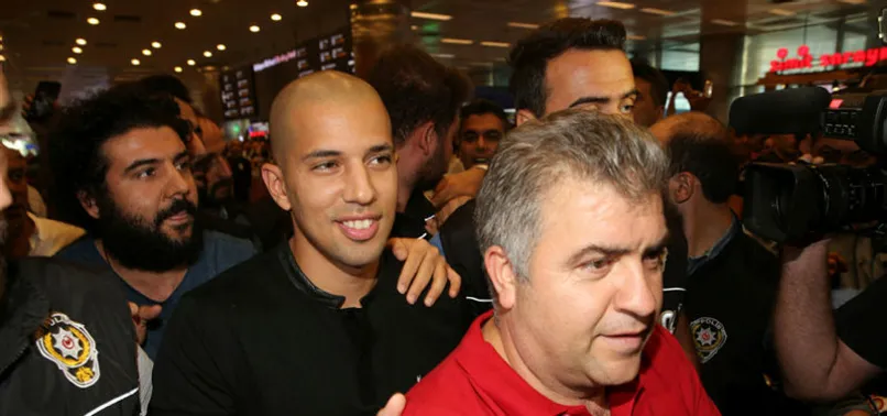 Galatasaray'ın yeni yıldızı Feghouli İstanbul'da