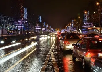 Paris'te eski araçlara trafik yasağı