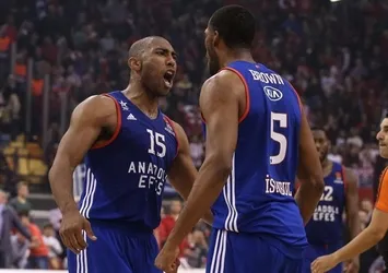 Anadolu Efes seride üstünlük peşinde