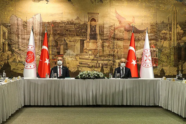 Hazine ve Maliye Bakanı Lütfi Elvan ile Adalet Bakanı Abdulhamit Gül, TÜSİAD üyeleriyle bir araya geldi