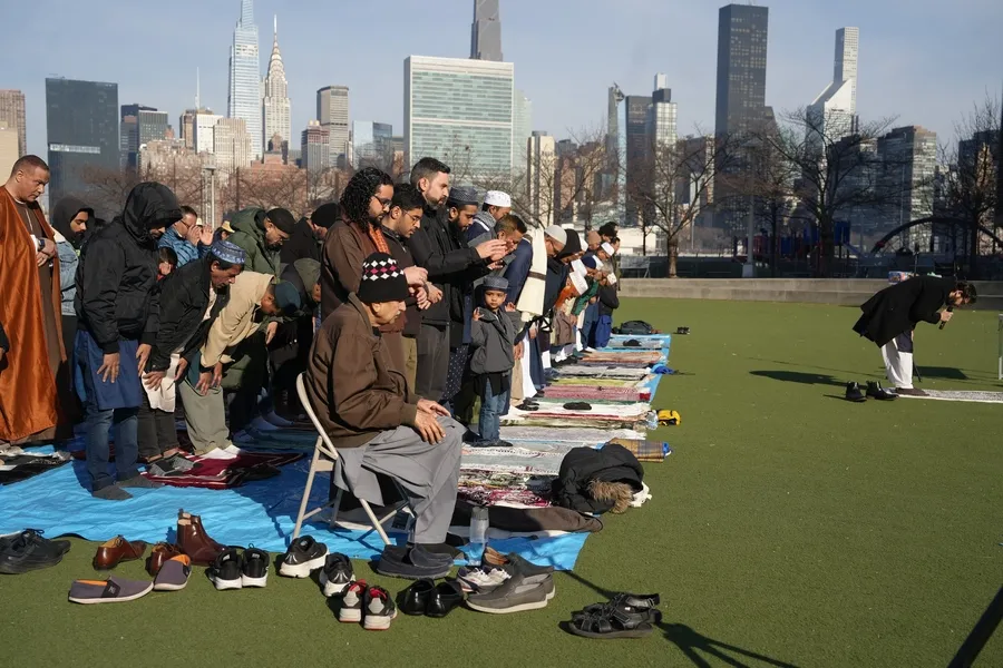 abd-sokaklarinda-ramazan-bayrami-coskusu-camiler-doldu-tasti-1774022572548.jpg ABD sokaklarında ramazan bayramı coşkusu! Camiler doldu taştı - 5