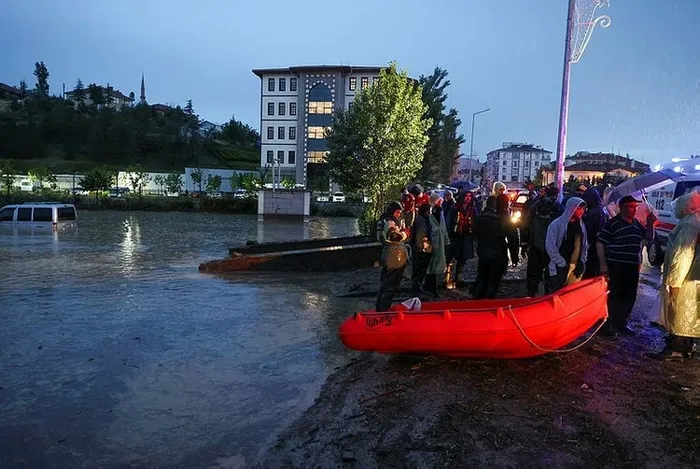 Ankara’yı sel vurdu! ABB Başkanı Mansur Yavaş bildiri peşinde