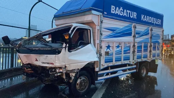 bagcilar-tem-otoyolunda-5-arac-carpisti-yarali-var-1649656286728.jpg Bağcılar TEM Otoyolu’nda 5 araç çarpıştı! Yaralı var - 1