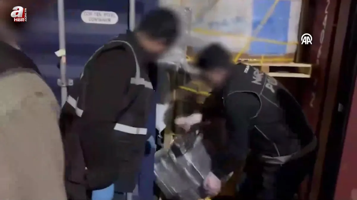 İstanbul’da düzenlenen operasyonda 175 kilo 120 gram kokain ele geçirildi