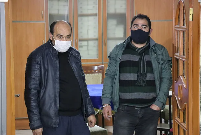 Bursa’da kamerayla izlenen gizli geçitli dernek lokaline baskın - 9
