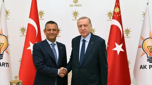 chp-lideri-ozgur-ozelden-kemal-kilicdarogluna-serzenis-siyasette-yumusamaya-engel-olma-1714883464929.jpeg CHP lideri Özgür Özel’den Kemal Kılıçdaroğlu’na serzeniş: Siyasette yumuşamaya engel olma - 2