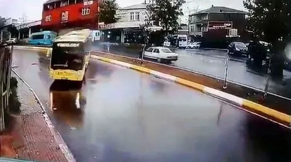Sultanbeyli’de yolcu dolu İETT otobüsü kayarak kaldırıma çıktı! Korku dolu anlar kamerada - 2