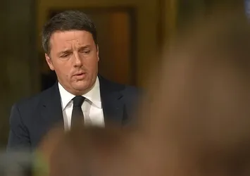 İtalya Başbakanı Matteo Renzi istifa etti
