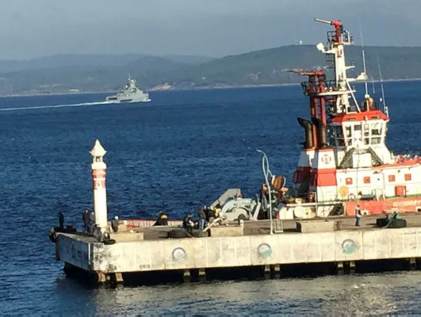 Rus savaş gemisi Çanakkale Boğazı'ndan geçti - 1