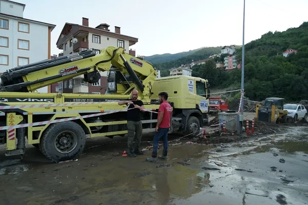 bozkurtta-sel-felaketinde-koprudeki-200-kisinin-hayatini-kurtardi-1631176899785.jpg Bozkurt’ta sel felaketinde köprüdeki 200 kişinin hayatını kurtardı - 3
