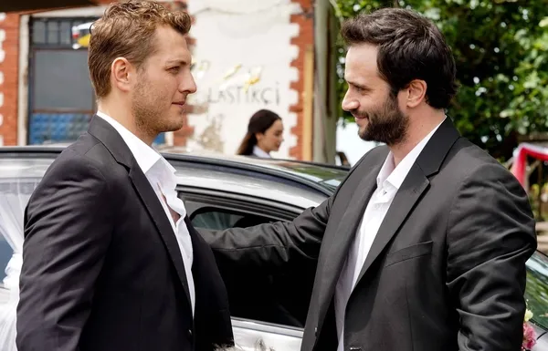 Ateş Kuşları 21. bölüm sezon finali CANLI İZLE! 23 Haziran Ateş Kuşları son bölüm tek parça izle!