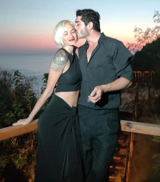 burak-deniz-ve-didem-soydanin-ayrilik-nedeni-ortaya-cikti-1635055403676.jpg Burak Deniz ve Didem Soydan aşkı bitti! Ayrılık nedeni ortaya çıktı - 2