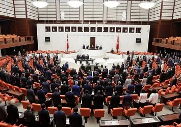 3 parti soykırım kararını kınadı