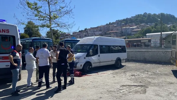 zonguldakta-feci-son-90-yasindaki-adam-dolmusun-altinda-kaldi-1662715321723.jpg Zonguldak’ta feci son! 90 yaşındaki adam dolmuşun altında kaldı - 2