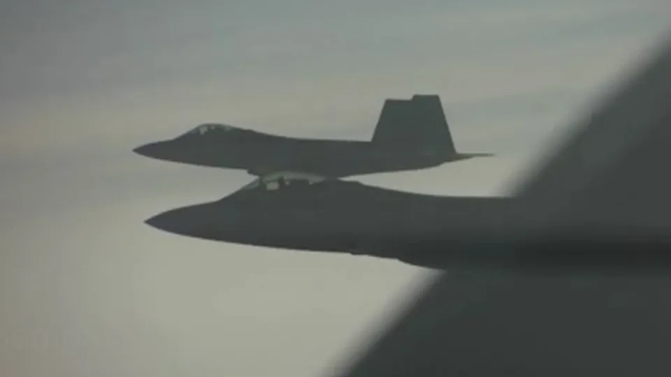 ABD F-22 jetleri Rus Tu-95MS bombardıman uçaklarına eşlik etti