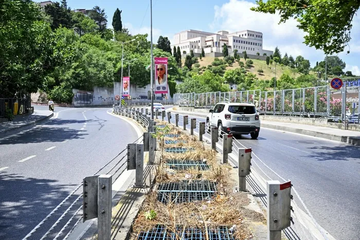 1719562510472.jpeg İstanbul'da vatandaşı isyan ettiren olay! Kötü koku her yere yayıldı - 1