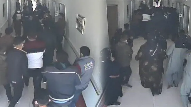 Şanlıurfa'da hastanede 20 hasta yakını güvenlik görevlisini dövdü - 6